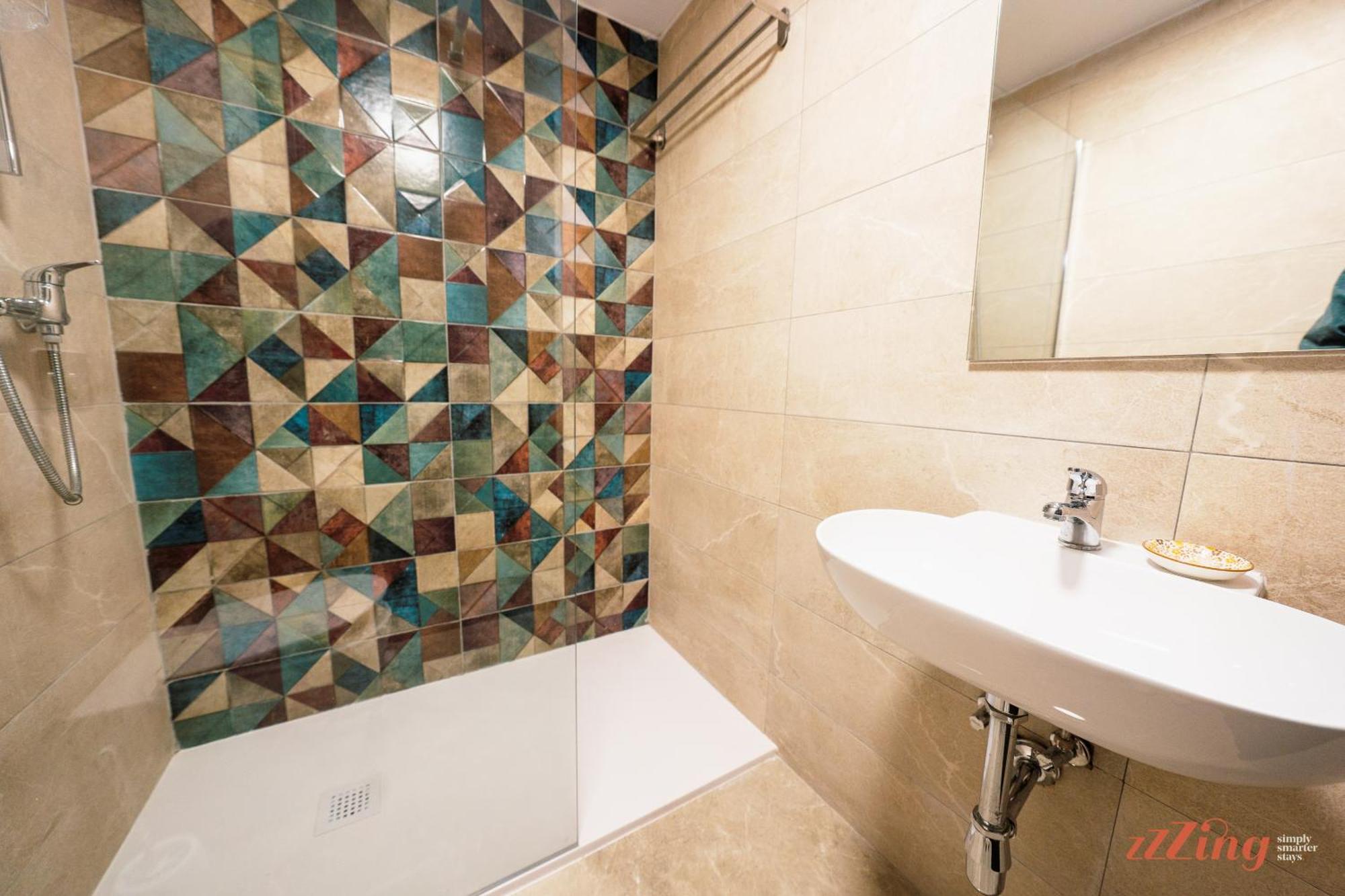Seashore Stays - Stunning Apartments Right By The Sea St. Paul's Bay Rum bild