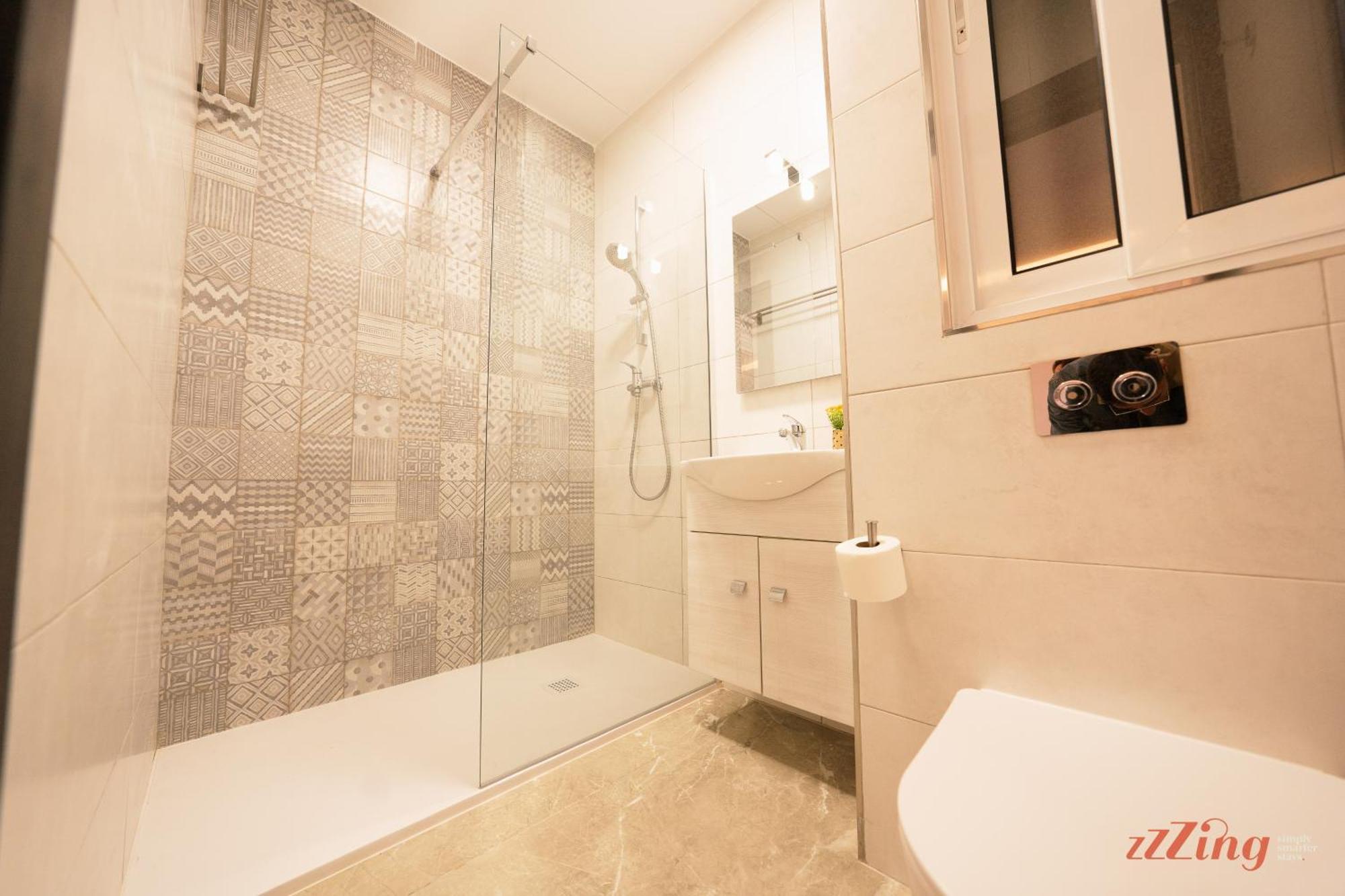 Seashore Stays - Stunning Apartments Right By The Sea St. Paul's Bay Rum bild